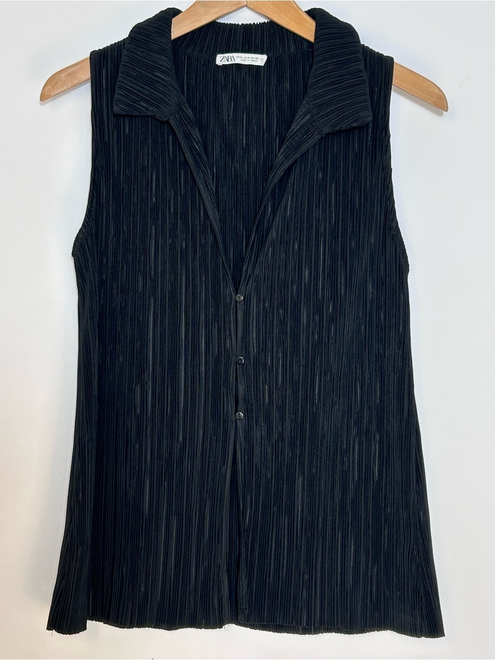 Zara Women’s Black Pleated Sleeveless Button Front Top Size M
